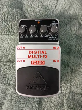 0709-ADL86-001 BEHRINGER Digital Fx Pedal
