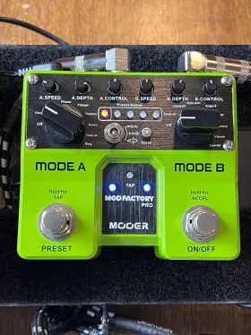 943206792437 MOOER Mod Pro Stereo Modulation Pedal Analog