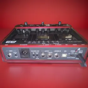 037198 ZOOM Bass Effects Andsimulator Power Outlet Plug Amp