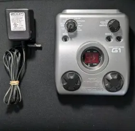 139181 ZOOM Guitar Effect Pedal