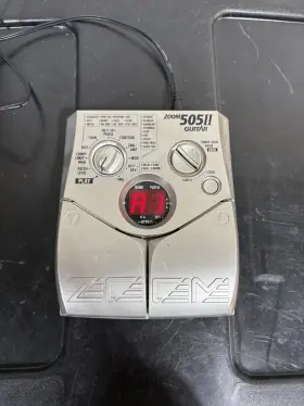 154455 ZOOM Guitar Effects Processor Pedal