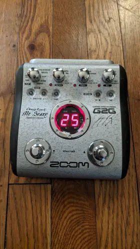884354007782 ZOOM George Lynch Mr Scary Guitar Effect Pedal